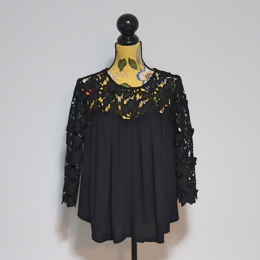 Anthropologie Guest Editor Black Floral LaceTop Size Small